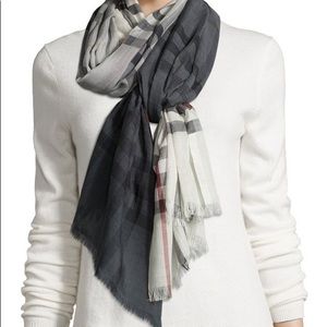🛑SOLD🛑 Burberry ombre scarf